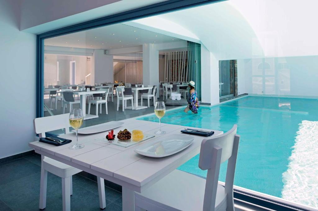 อโครเทอร์รา โรซา ลักชัวรี สวีท Hotel อาโกรตีรี ภายนอก รูปภาพ